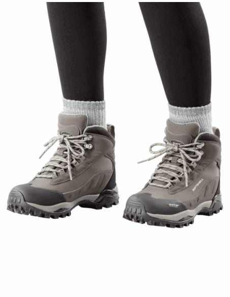 Women's hiking boots for cold and snowy conditions